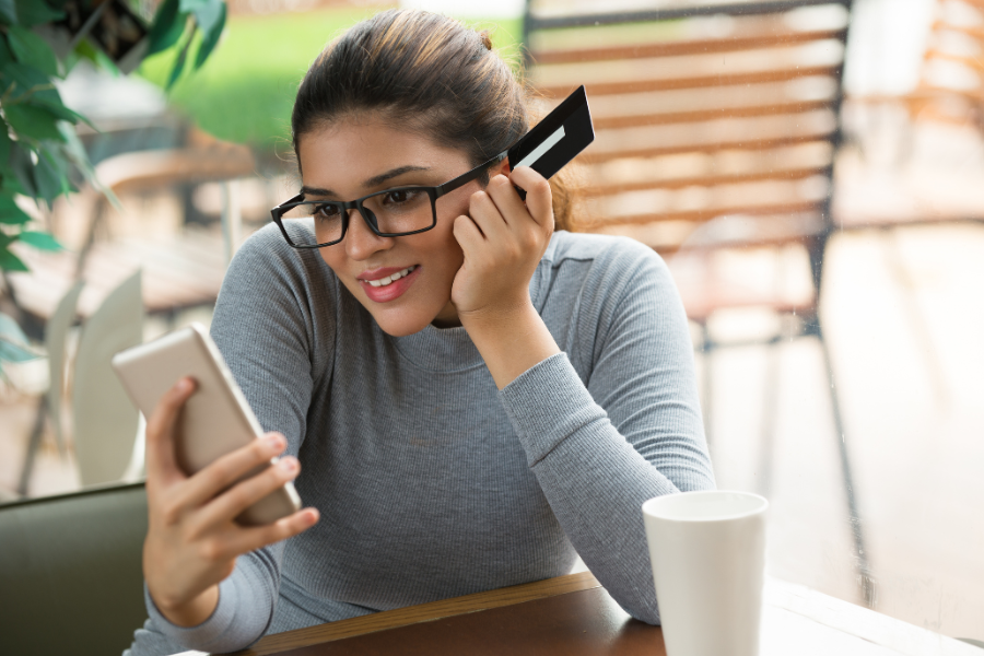 Entenda o que é crédito rotativo, como funciona e veja dicas práticas para evitar essa armadilha financeira e manter sua saúde financeira em dia!